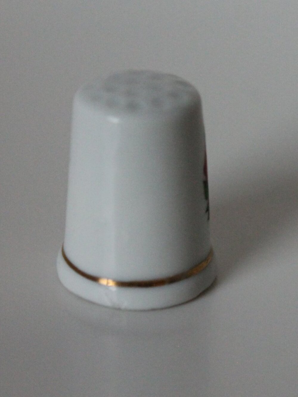 Porcelain Thimble with Roses - Picture 5 of 8